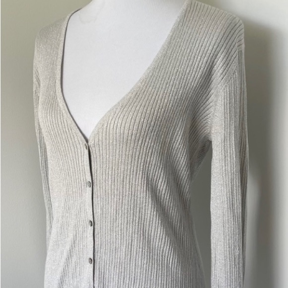 🐨 CHICO’S Silver Taupe Shimmer Lightweight Button Up Long Sleeve Cardigan 2 L - Picture 2 of 10